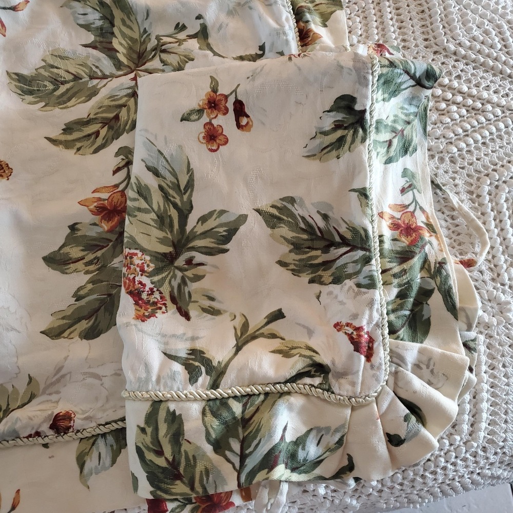 Waverly Garden Room Pillow Shams Set Standard Floral Ruffled 20x26 Ivory‎ Green